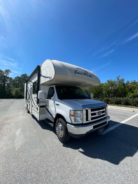 2017 Class C Thor Four Winds - WIFI included Drivable vehicle in Spring Hill