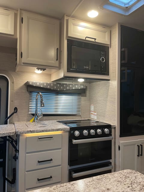 Family Friendly RV Rental with 2022 Freedom Elite! Drivable vehicle in Encinitas