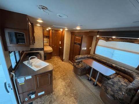 Family friendly class c motor home Drivable vehicle in Menifee