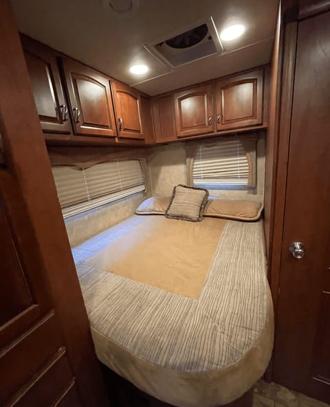 Family friendly class c motor home Drivable vehicle in Menifee