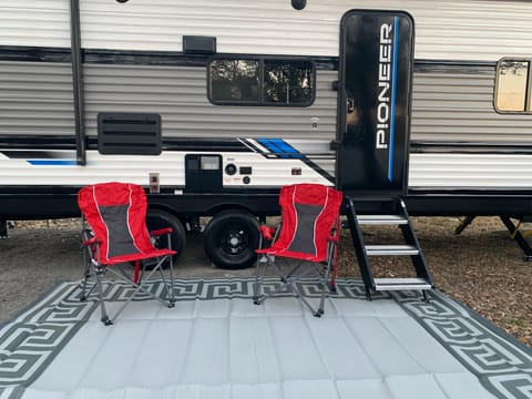 2023 Mid Size with queen and full size bunk beds! Towable trailer in Spring Branch