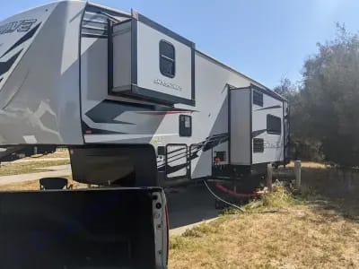 2021 Forest River RV Shockwave 32FWGDX Towable trailer in Solvang