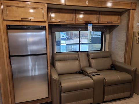 2021 Thor Motor Coach Quantum LH26 Drivable vehicle in Capitola