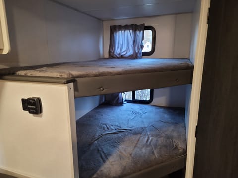 Roomy, Flexible, Well Maintained Family Camper Towable trailer in Farmington Hills