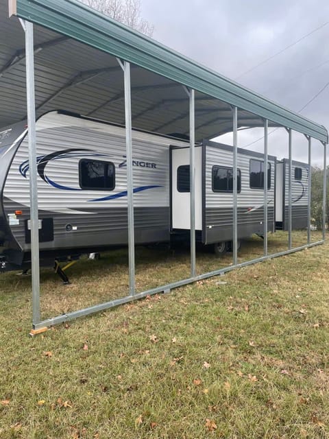 2018 CrossRoads RV Zinger ZR33BH Towable trailer in Lake Ouachita