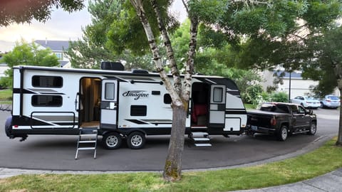 Fun AND Games in a comfy towable land yacht! Towable trailer in Sherwood