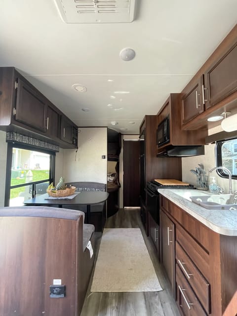 2019 Jayco Jayflight - Fully Stocked and Pet Free Towable trailer in Columbus