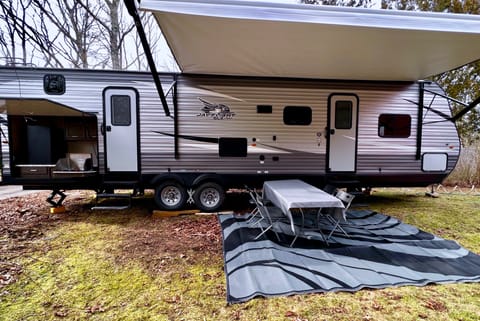 Fully Stocked Bunkhouse RV - Book Your Adventure! Towable trailer in Centerville