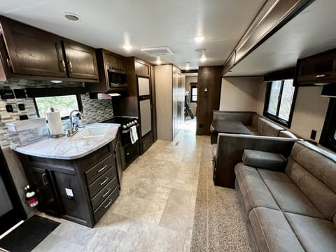 Fully Stocked Bunkhouse RV - Book Your Adventure! Rimorchio trainabile in Centerville