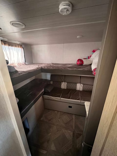 2023 Cruise Lite FAMILY BUNKHOUSE Towable trailer in Yucca Valley