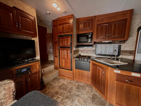 Pet Friendly 4-Season Camper w/ Fenced Dog Run Towable trailer in Grand Junction