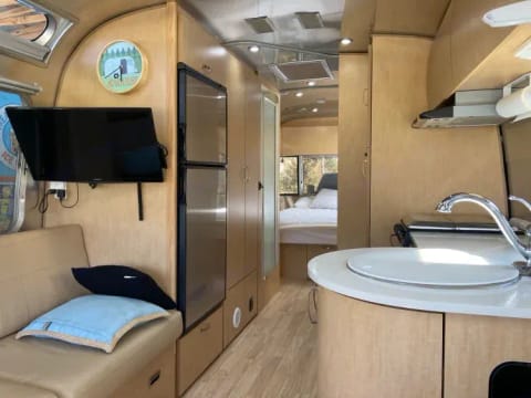 2015 Airstream RV Flying Cloud 27FB Towable trailer in Wesley Chapel