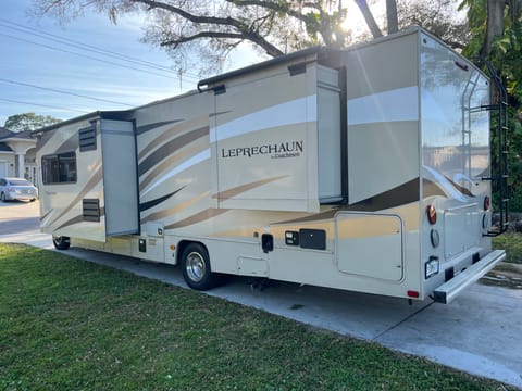 Tampa RV Rental Drivable vehicle in Town N Country