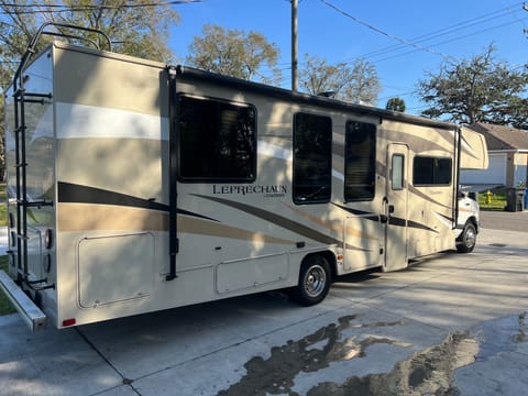 Tampa RV Rental Drivable vehicle in Town N Country