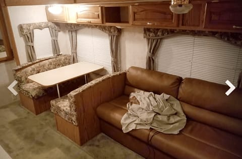 Budget-Friendly Adventure: Keystone Cougar 281EFS Towable trailer in Merrillville
