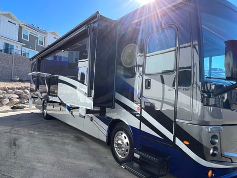 2019 Fleetwood RV Discovery 38W - Sleeps 8 Drivable vehicle in Draper