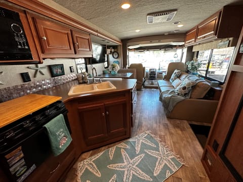 2016 Winnebago Vista 31BE Drivable vehicle in Eastvale