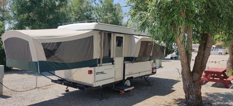 2001 Coleman The Americana Series Bayside Towable trailer in Layton