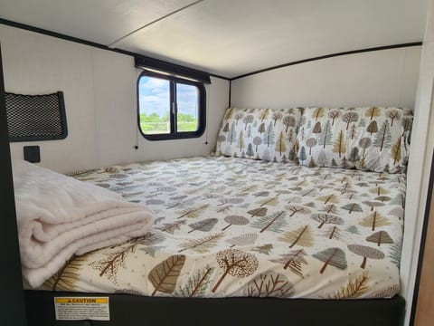 The Cozy Farmland Family Camper 2023 Towable trailer in Georgetown