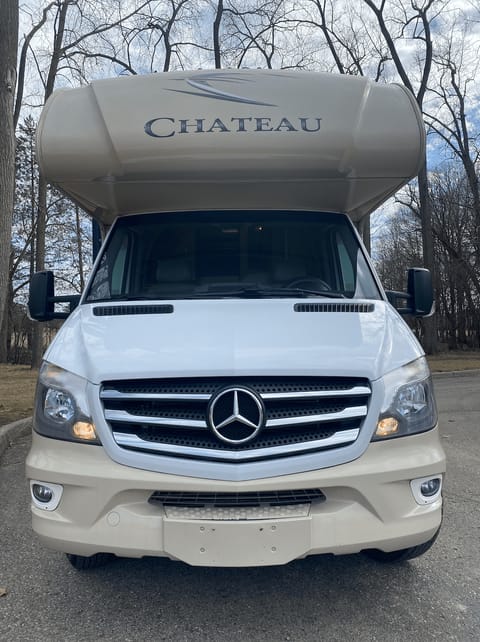 Mercedes Sprinter Thor Motor Coach Chateau 24 HL Drivable vehicle in Troy