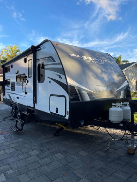 Brand New 2022 Keystone Passport 221BH SL Series Towable trailer in Country Walk