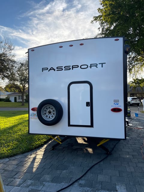 Brand New 2022 Keystone Passport 221BH SL Series Towable trailer in Country Walk