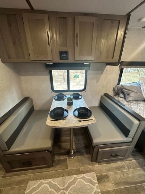 Easy to pull!! 2022 Gulf Stream Super Lite 199 DD Towable trailer in Black Forest