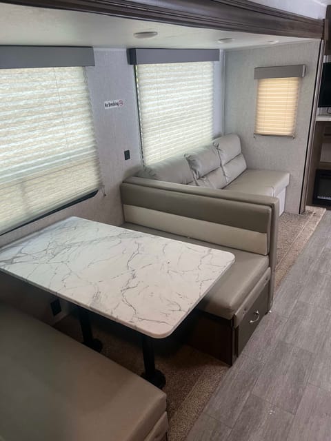 2021 Forest River RV East 2 West 31KS3 Remorque tractable in Lake Conroe