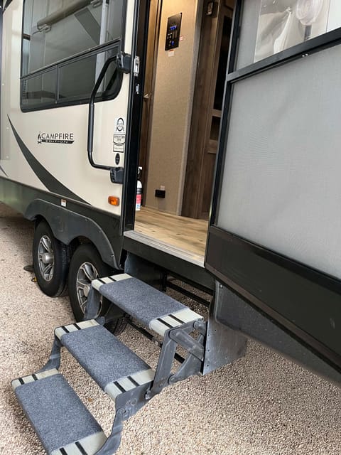 2018 Keystone RV Sprinter Campfire Edition 29FK Towable trailer in Mansfield