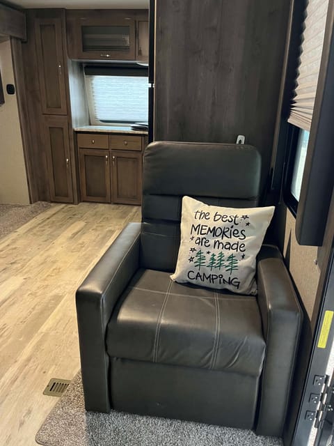 2018 Keystone RV Sprinter Campfire Edition 29FK Towable trailer in Mansfield