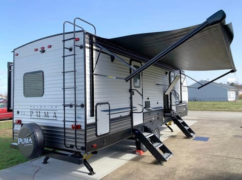 Pete the 2021 Palomino Puma 26FKDS Towable trailer in Pewee Valley