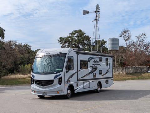 2018 "Clint" Fleetwood RV Axon 29M Drivable vehicle in Hendersonville