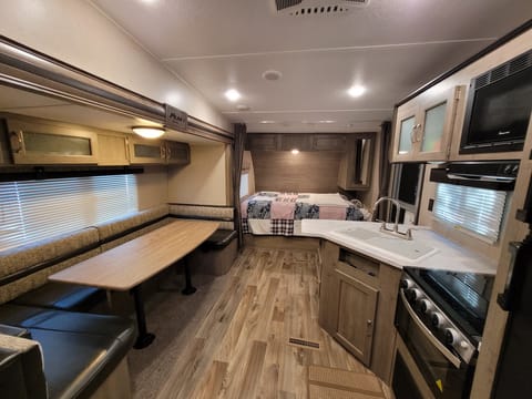 2020 palomino puma 29fQC Towable trailer in OFallon