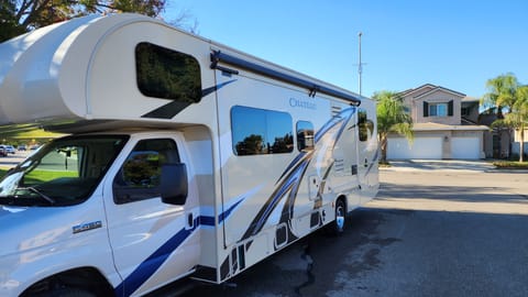 2019 Thor Motor Coach Chateau 31Y Drivable vehicle in Tracy