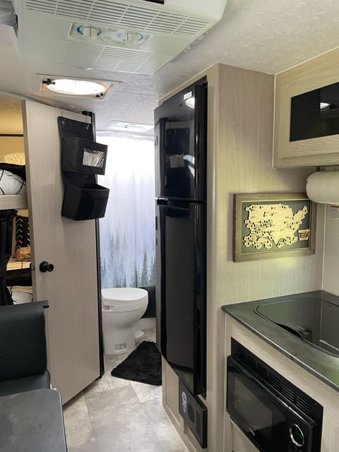 2023 Coachmen Apex Nano 186BH Towable trailer in Elkhart