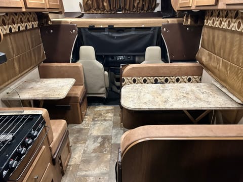2017 Coachmen RV Leprechaun 260 RS Fahrzeug in Simi Valley