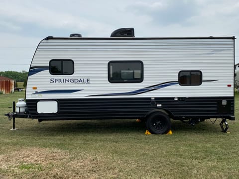 Family Favorite Keystone Springdale Mini 1800BH Towable trailer in Schertz
