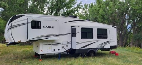 2022 Jayco Eagle HT 29.5BHDS Full Service Set Up Towable trailer in Cheyenne