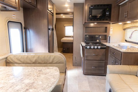 2019 Thor Motor Coach Chateau 30D Drivable vehicle in Fox Lake