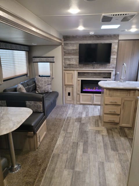 2021 Coachmen RV Catalina Legacy 303QBCK Towable trailer in Ocala