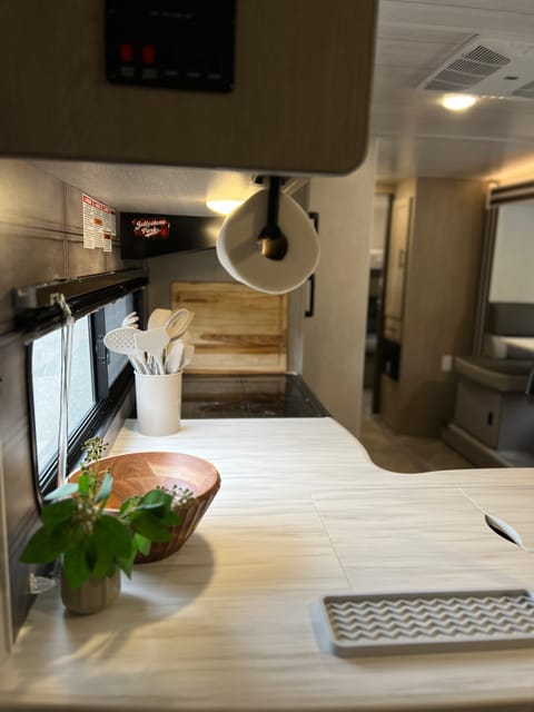 2023 Wildwood X-Lite w/ Bunk Bedroom Towable trailer in Roseville