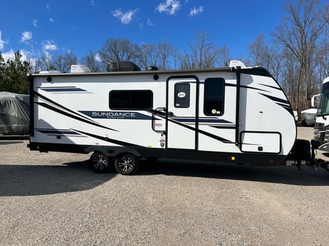 2021 Heartland Sundance Ultra Lite 231 ML Towable trailer in Cheltenham Township