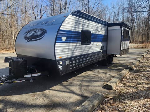 {Smore} Forest River Cherokee ckt23mk Towable trailer in Waterford Township