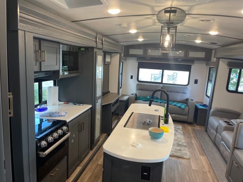 2022 Keystone RV Premier Ultra Lite 30RIPR Towable trailer in Bristol