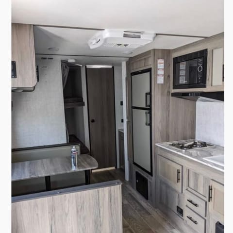 2021 Gulf Stream RV Enlighten 25BH Towable trailer in Middletown