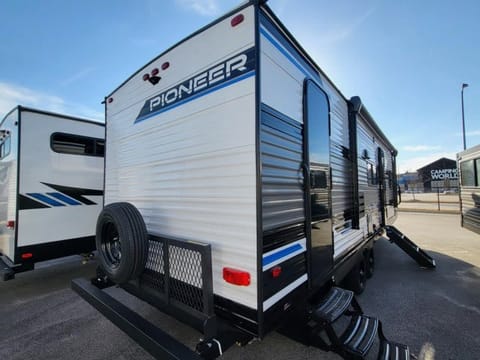 8 Person Beautiful 2023 Heartland Pioneer Towable trailer in Lake Oconee