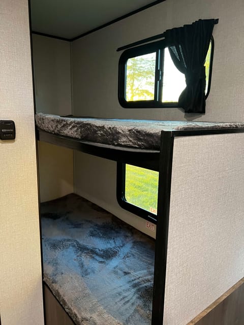 Bernie is a  2022 NEW pet friendly Glamper Tráiler remolcable in Rockford
