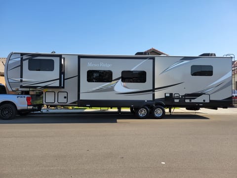 2022 Highland Ridge RV Mesa Ridge MF376FBH Towable trailer in Bakersfield
