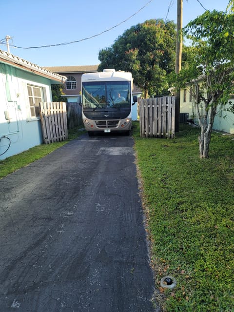 2006 Fleetwood RV Southwind 34A Drivable vehicle in Coconut Creek