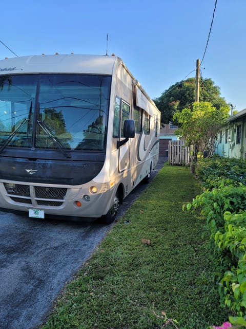 2006 Fleetwood RV Southwind 34A Drivable vehicle in Coconut Creek